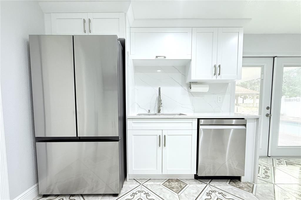 На продажу: $649,999 (4 спален, 3 ванн, 1976 Квадратных фут)