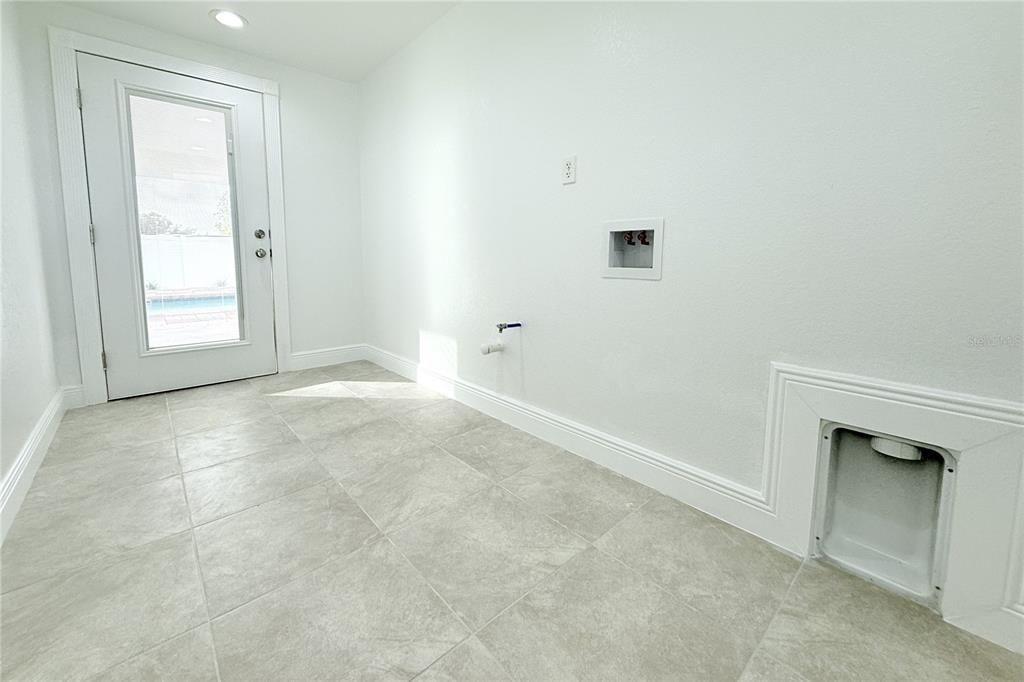 На продажу: $649,999 (4 спален, 3 ванн, 1976 Квадратных фут)