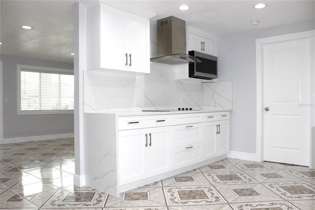 На продажу: $649,999 (4 спален, 3 ванн, 1976 Квадратных фут)