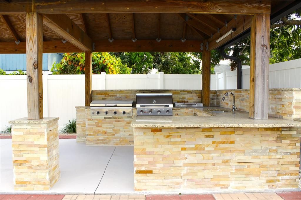 На продажу: $649,999 (4 спален, 3 ванн, 1976 Квадратных фут)