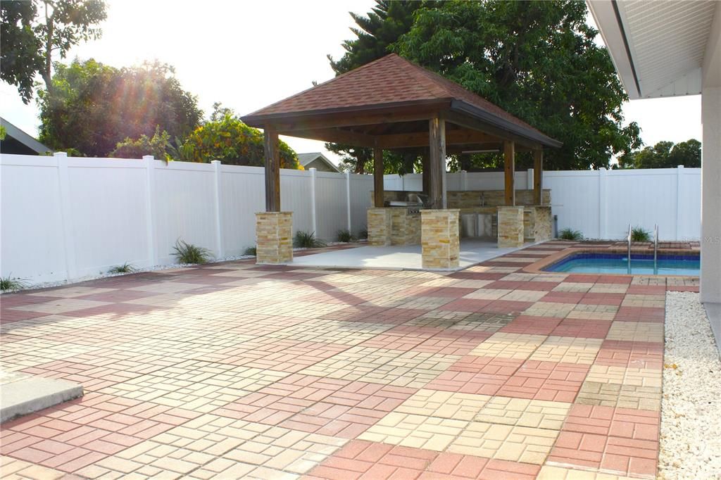 На продажу: $649,999 (4 спален, 3 ванн, 1976 Квадратных фут)