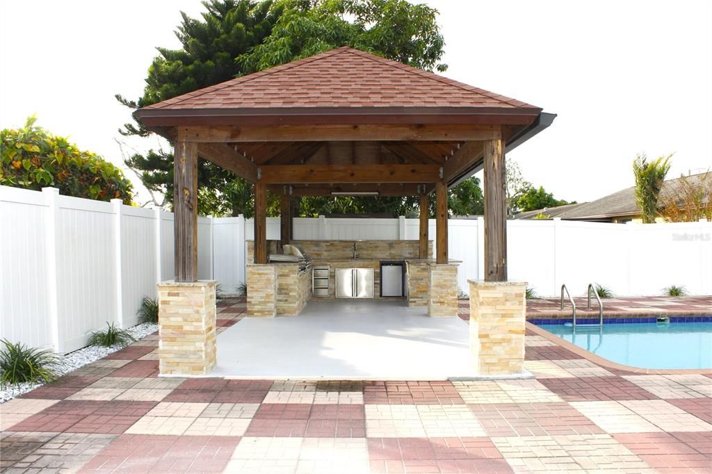 На продажу: $649,999 (4 спален, 3 ванн, 1976 Квадратных фут)