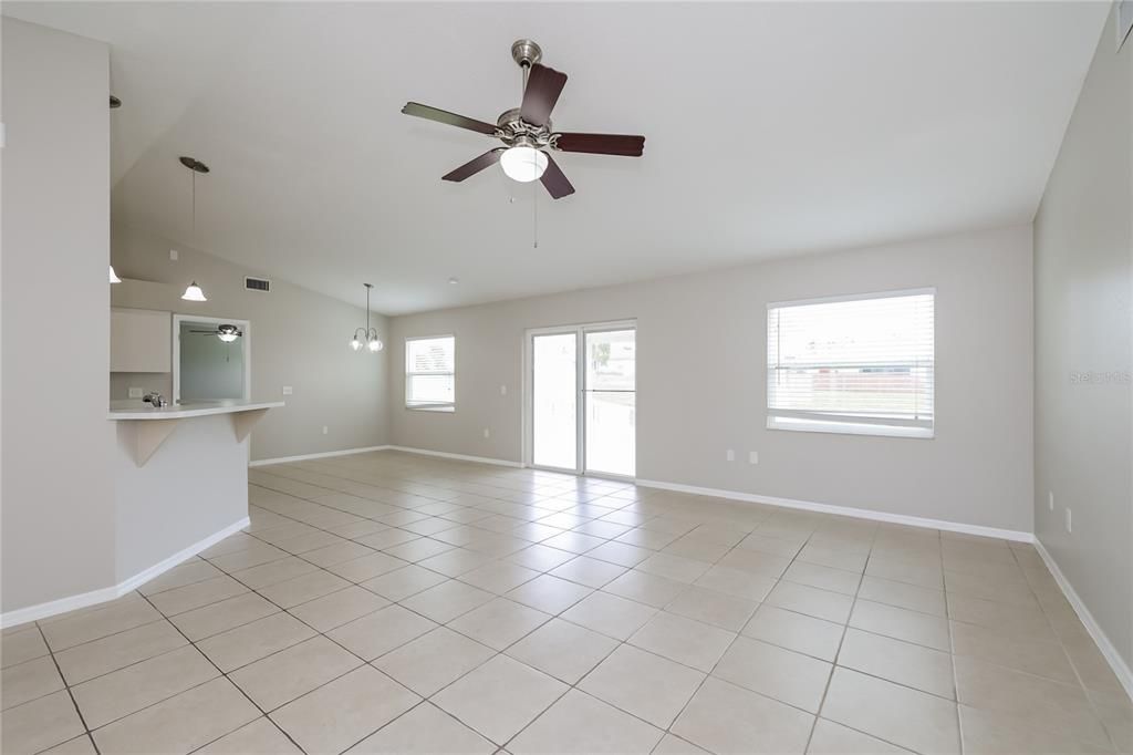 En Renta: $2,060 (3 camas, 2 baños, 1478 Pies cuadrados)