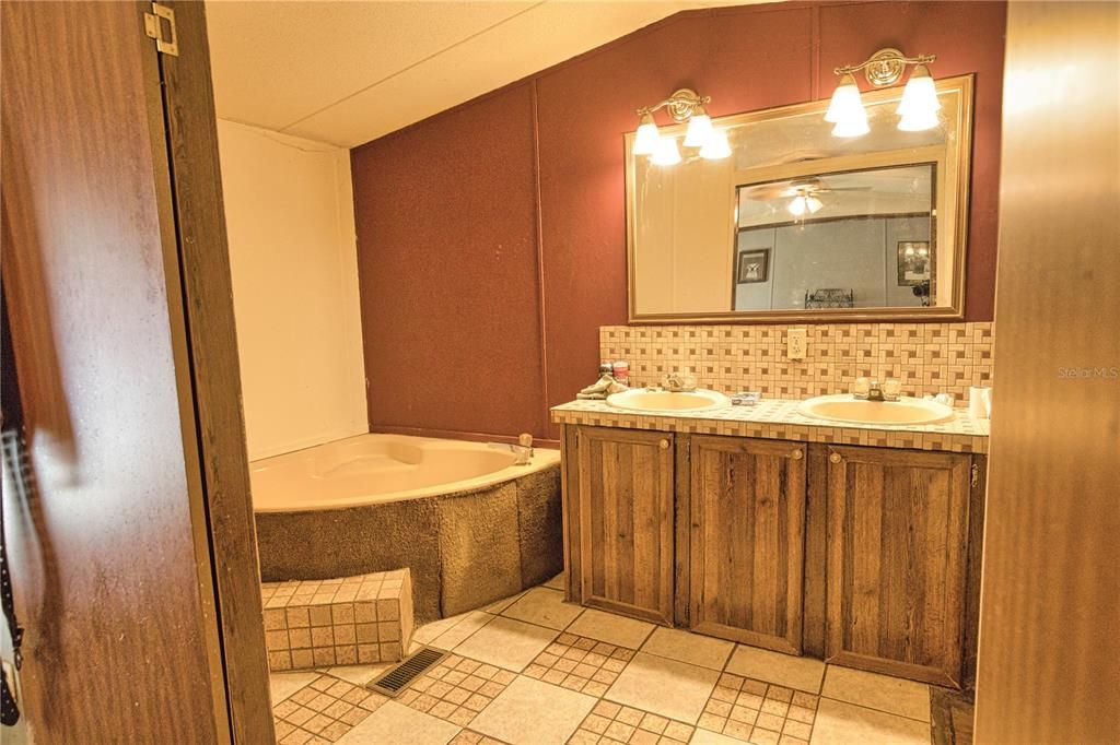 En Venta: $139,000 (2 camas, 2 baños, 1315 Pies cuadrados)