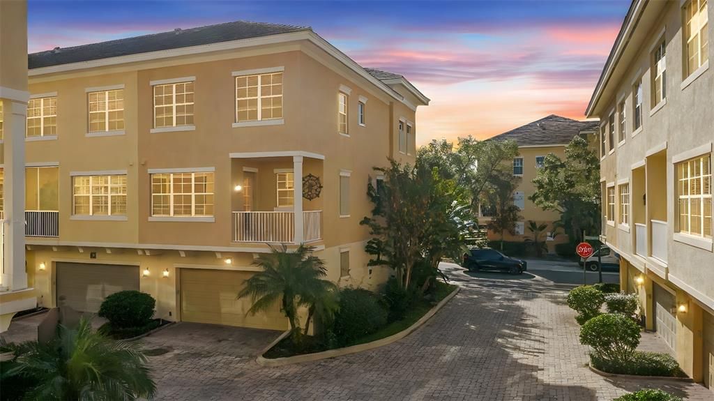 En Venta: $440,000 (3 camas, 3 baños, 2312 Pies cuadrados)