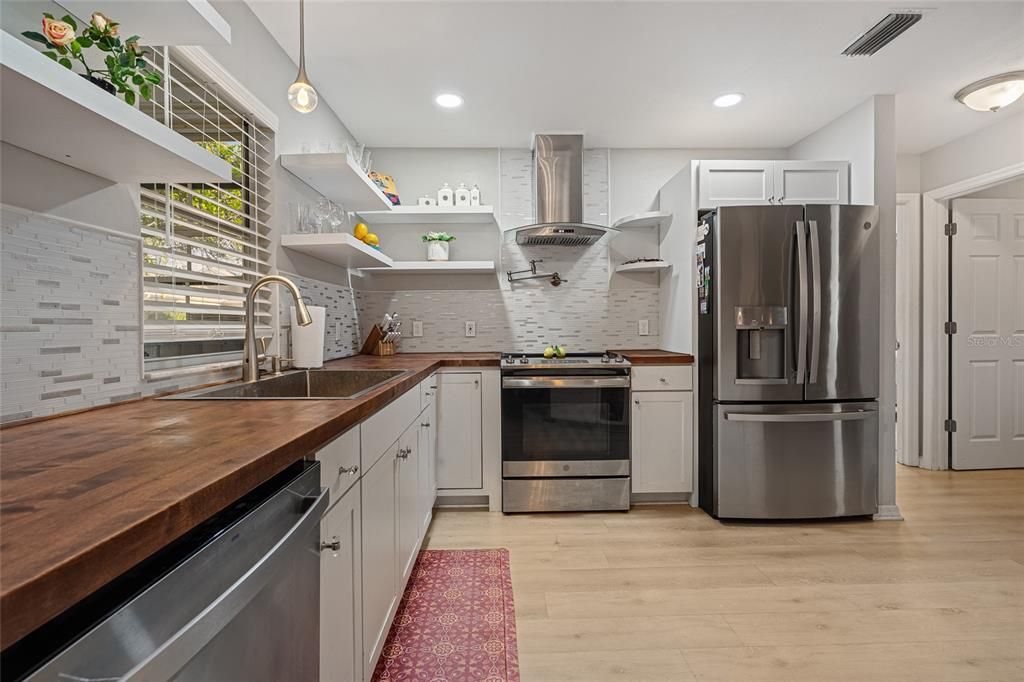 待售: $329,900 (2 贝兹, 2 浴室, 1314 平方英尺)