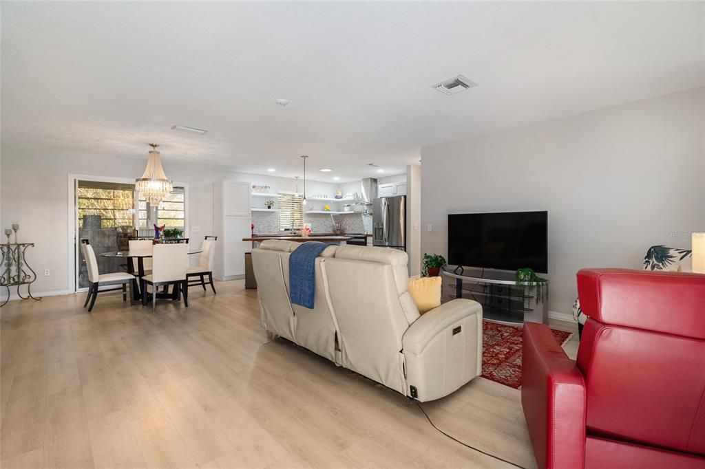 待售: $329,900 (2 贝兹, 2 浴室, 1314 平方英尺)