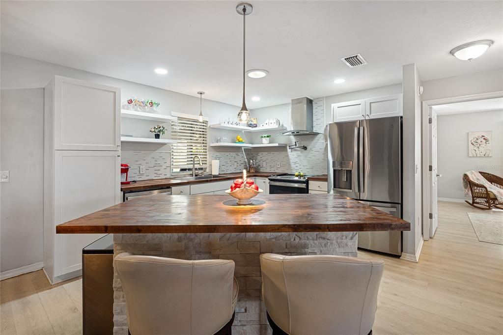 待售: $329,900 (2 贝兹, 2 浴室, 1314 平方英尺)