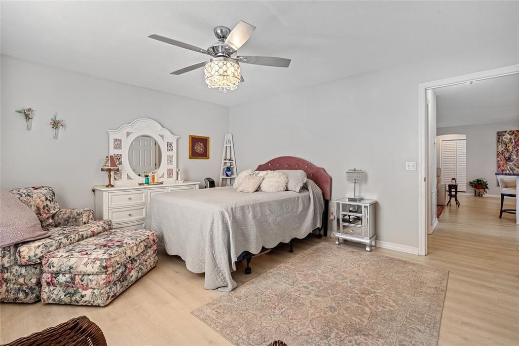 待售: $329,900 (2 贝兹, 2 浴室, 1314 平方英尺)