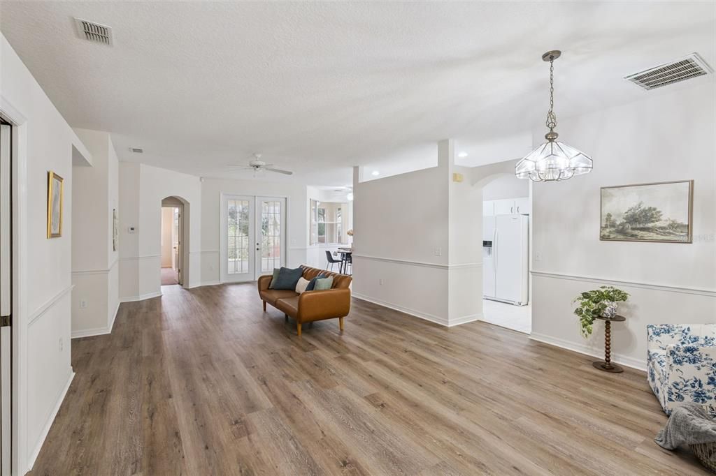 En Venta: $375,000 (3 camas, 2 baños, 1688 Pies cuadrados)