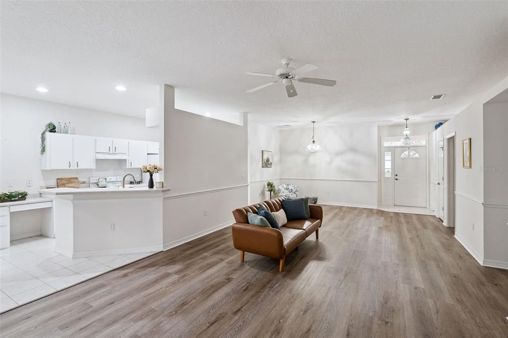 En Venta: $375,000 (3 camas, 2 baños, 1688 Pies cuadrados)