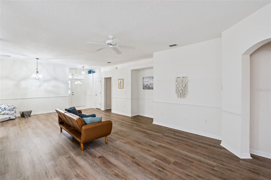 En Venta: $375,000 (3 camas, 2 baños, 1688 Pies cuadrados)