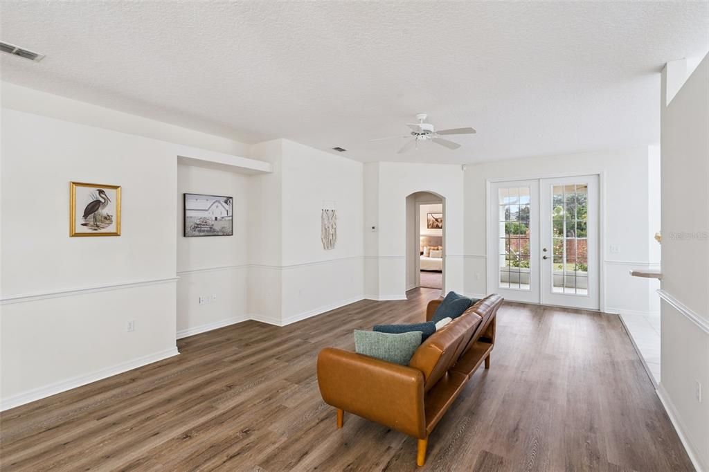 En Venta: $375,000 (3 camas, 2 baños, 1688 Pies cuadrados)