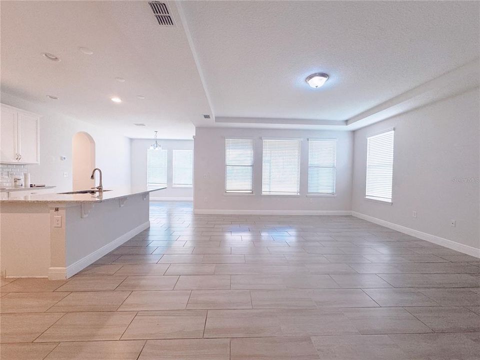 出租: $3,800 (4 贝兹, 4 浴室, 3123 平方英尺)