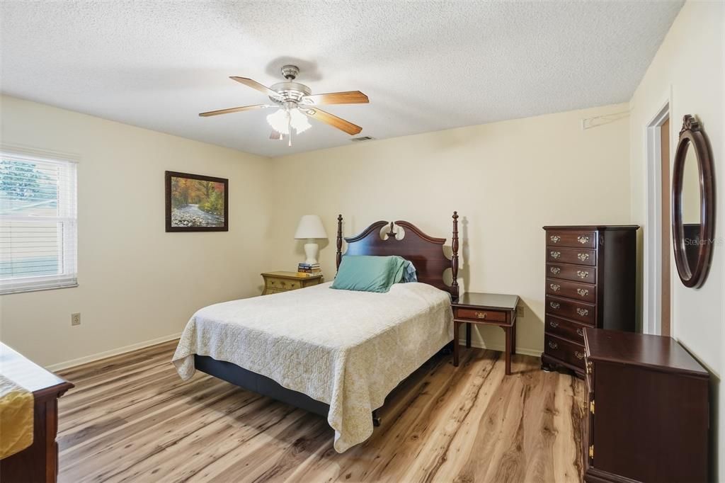 待售: $260,000 (3 贝兹, 2 浴室, 1268 平方英尺)