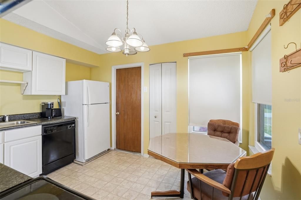 待售: $260,000 (3 贝兹, 2 浴室, 1268 平方英尺)