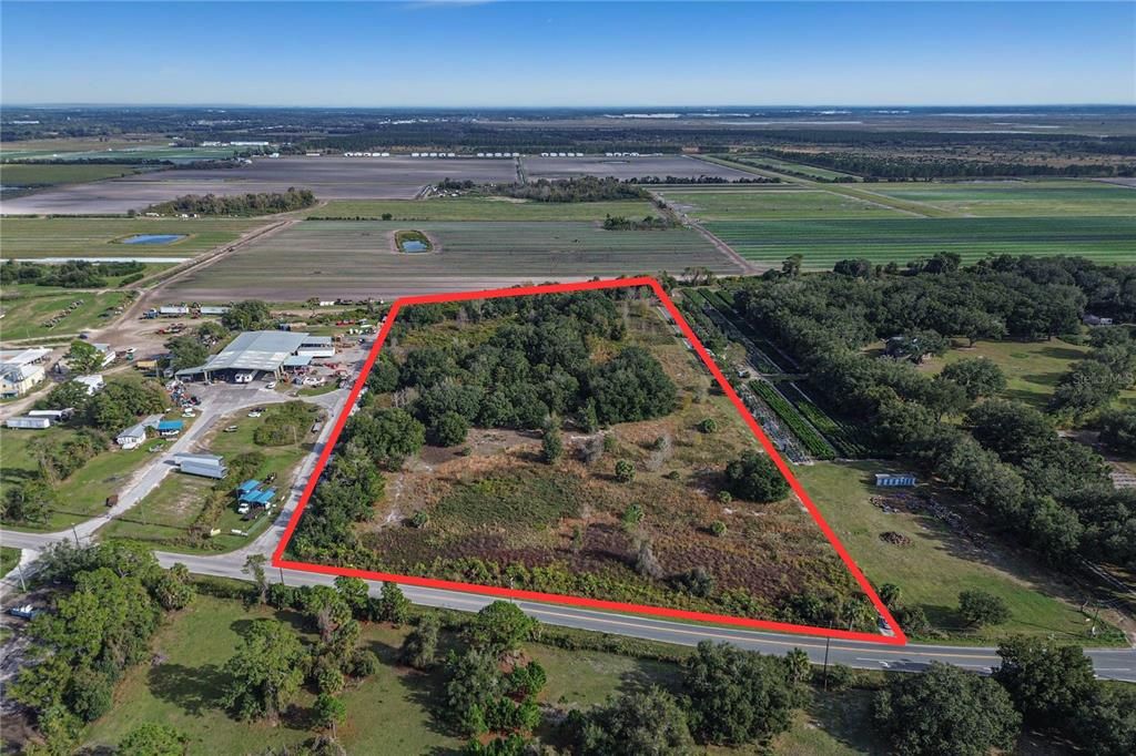 На продажу: $1,850,000 (10.26 acres)