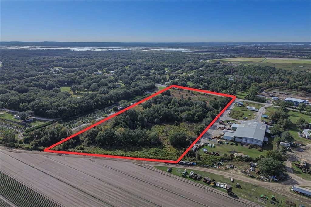 На продажу: $1,850,000 (10.26 acres)