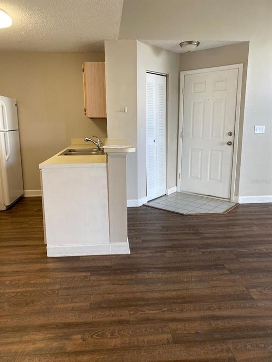 出租: $1,350 (1 贝兹, 1 浴室, 648 平方英尺)