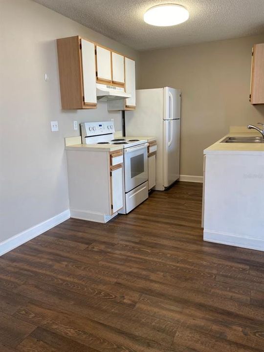 出租: $1,350 (1 贝兹, 1 浴室, 648 平方英尺)