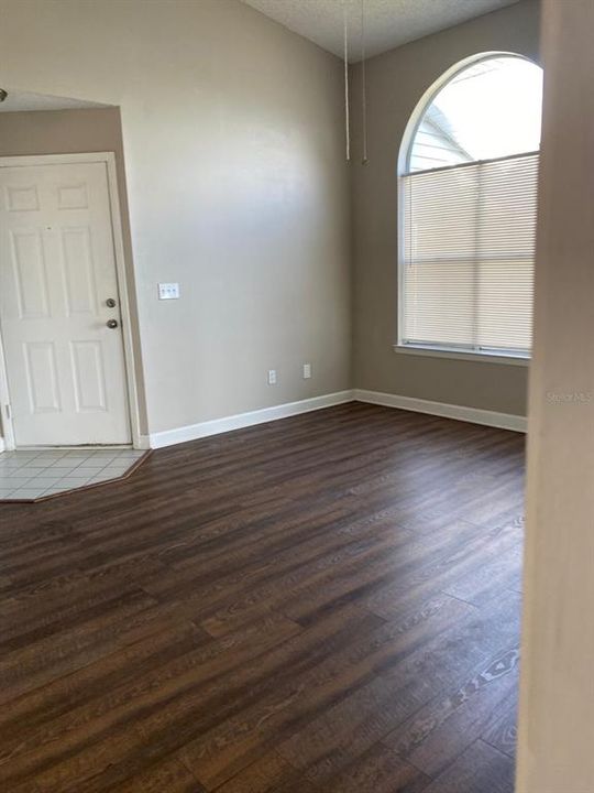 出租: $1,350 (1 贝兹, 1 浴室, 648 平方英尺)