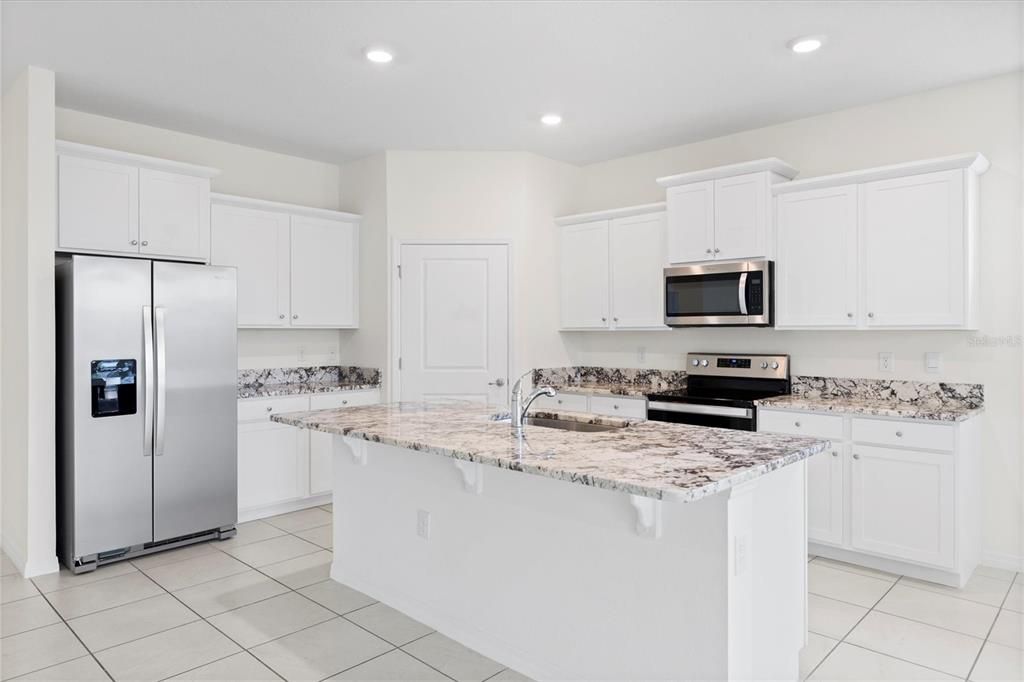 En Renta: $2,400 (4 camas, 2 baños, 2031 Pies cuadrados)