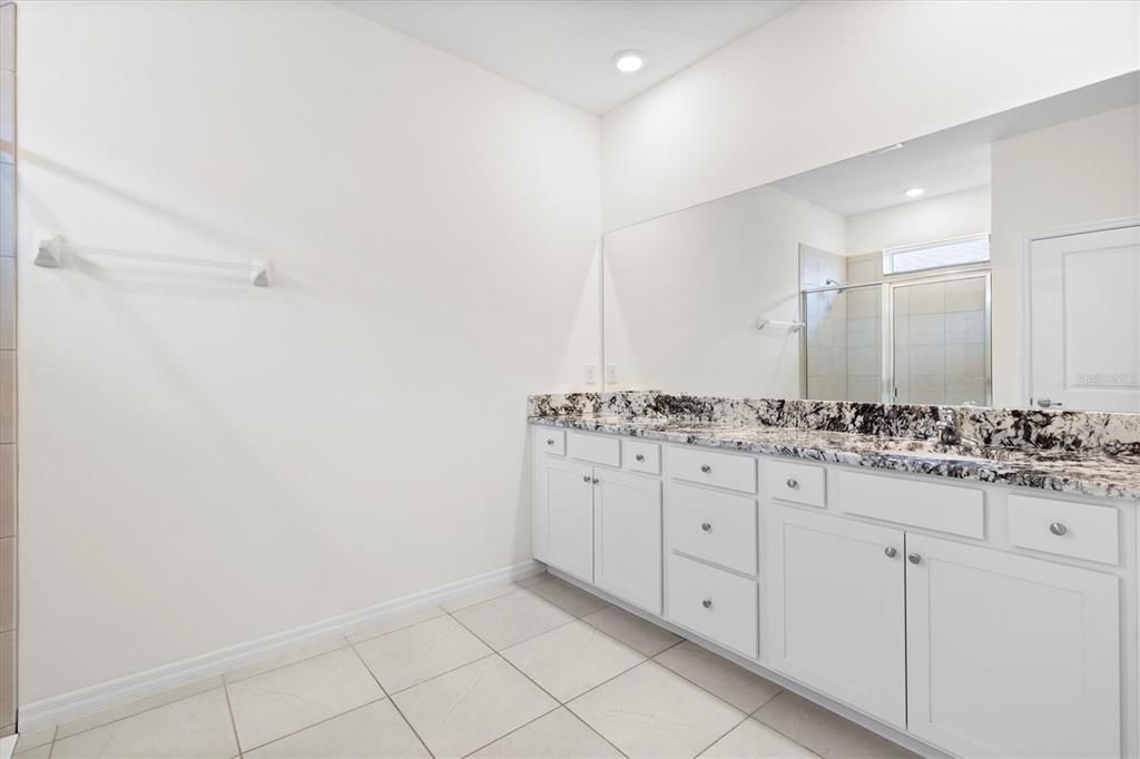 En Renta: $2,400 (4 camas, 2 baños, 2031 Pies cuadrados)