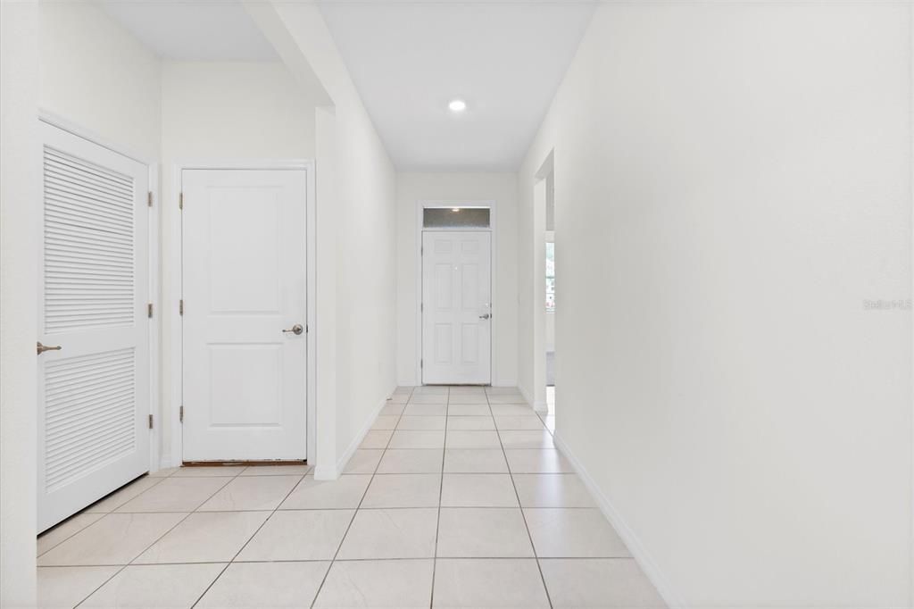 En Renta: $2,400 (4 camas, 2 baños, 2031 Pies cuadrados)