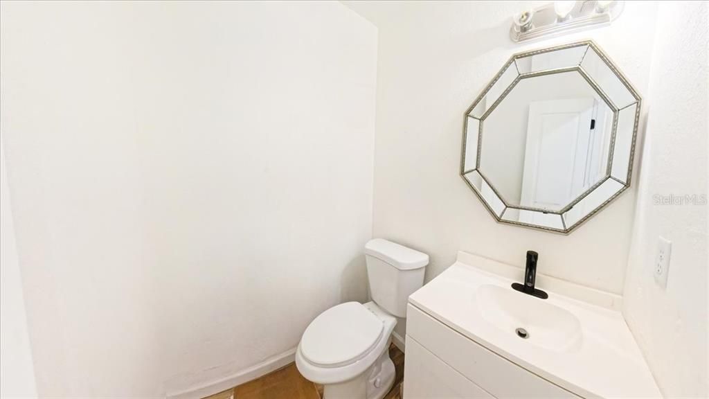 На продажу: $369,995 (3 спален, 2 ванн, 1619 Квадратных фут)