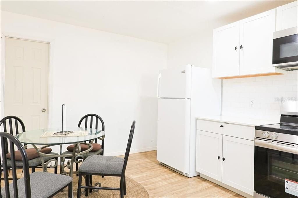 На продажу: $369,995 (3 спален, 2 ванн, 1619 Квадратных фут)