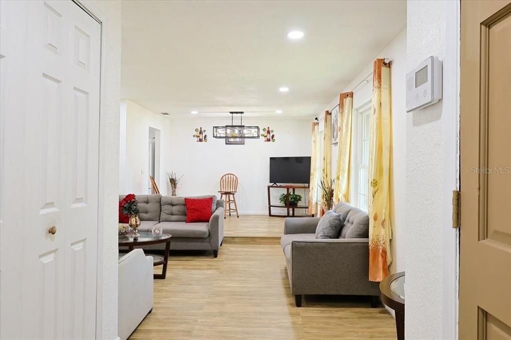 На продажу: $369,995 (3 спален, 2 ванн, 1619 Квадратных фут)