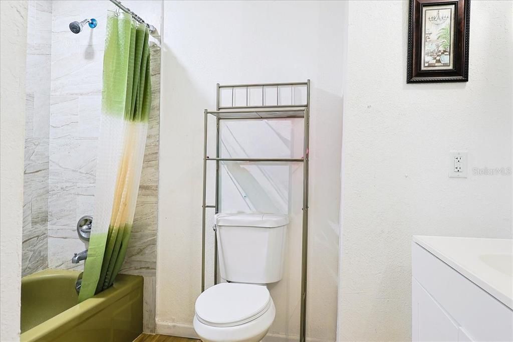 На продажу: $369,995 (3 спален, 2 ванн, 1619 Квадратных фут)