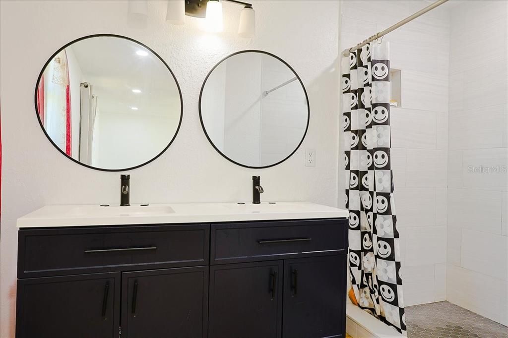 На продажу: $369,995 (3 спален, 2 ванн, 1619 Квадратных фут)