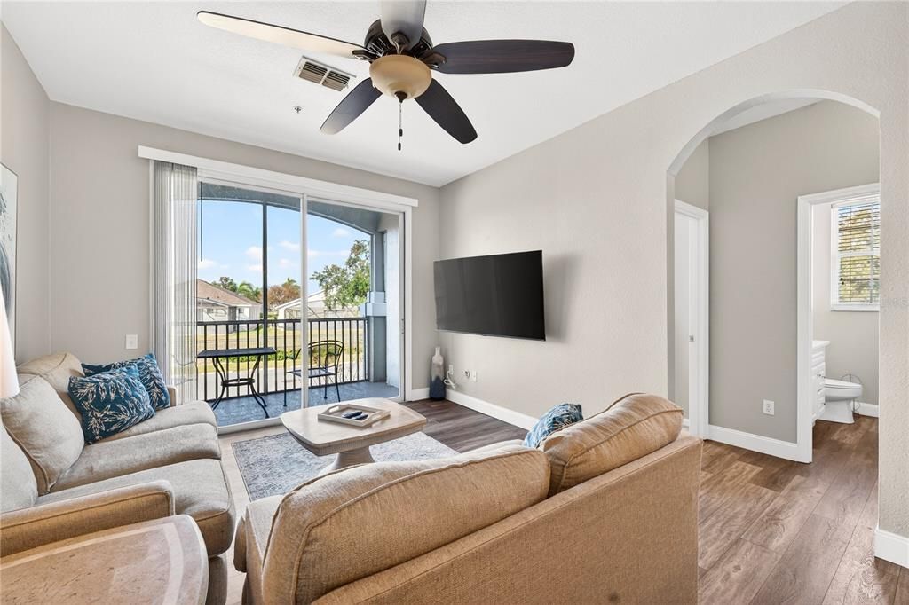 For Sale: $259,900 (3 beds, 2 baths, 1268 Square Feet)