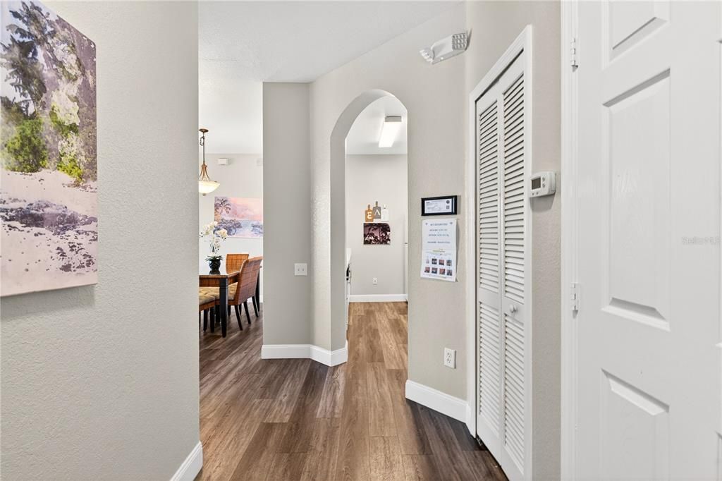 For Sale: $259,900 (3 beds, 2 baths, 1268 Square Feet)