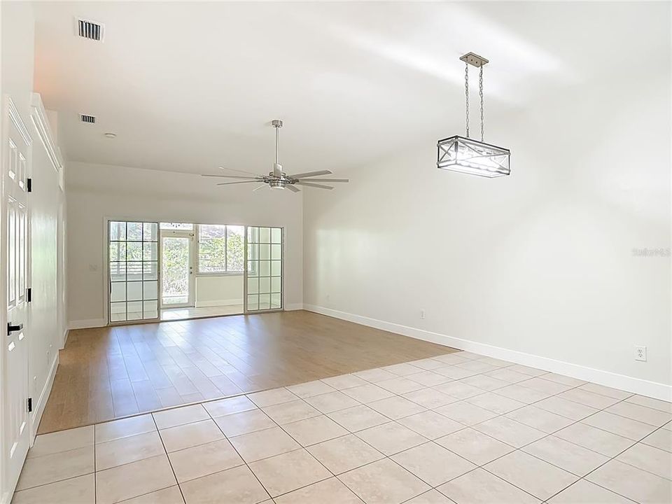 En Venta: $279,900 (2 camas, 2 baños, 1393 Pies cuadrados)