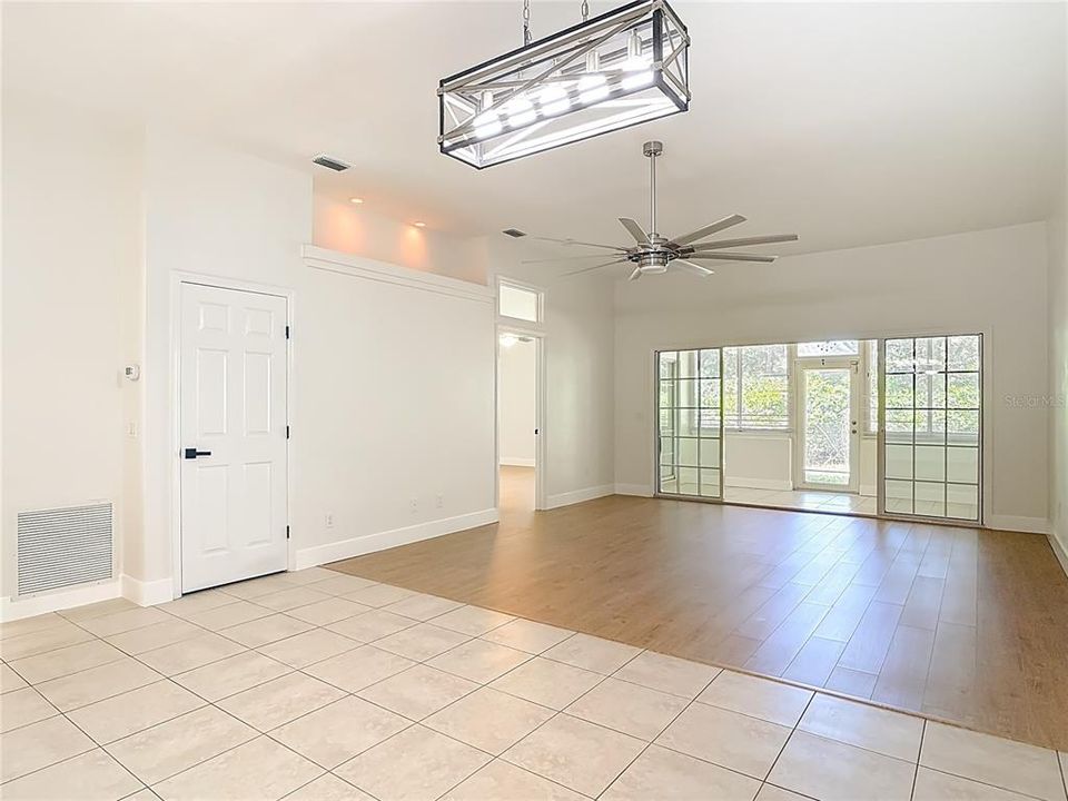 En Venta: $279,900 (2 camas, 2 baños, 1393 Pies cuadrados)