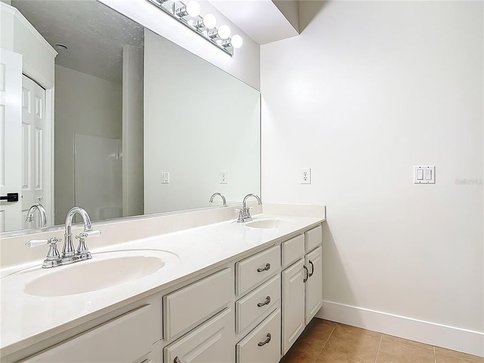 En Venta: $279,900 (2 camas, 2 baños, 1393 Pies cuadrados)