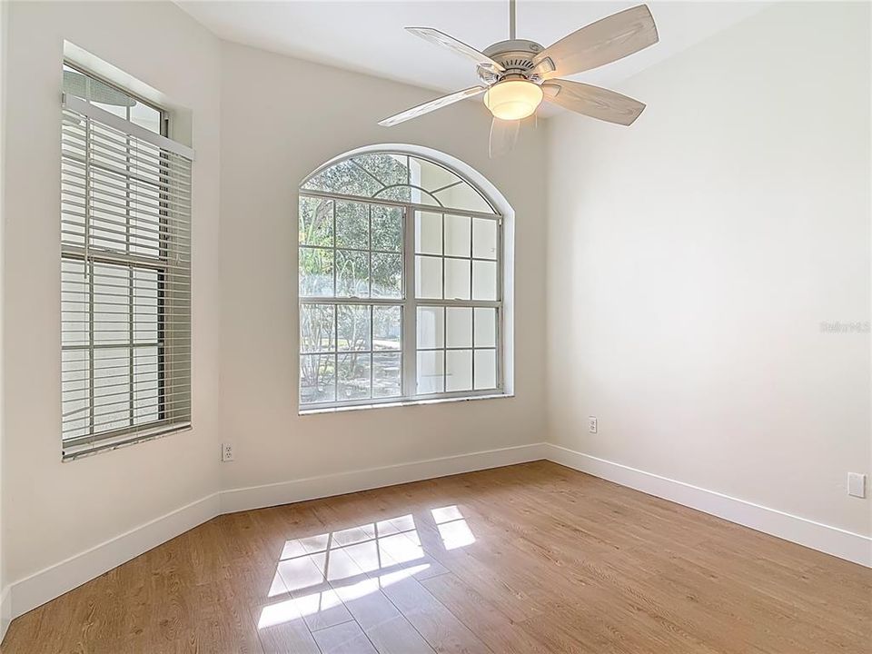 En Venta: $279,900 (2 camas, 2 baños, 1393 Pies cuadrados)