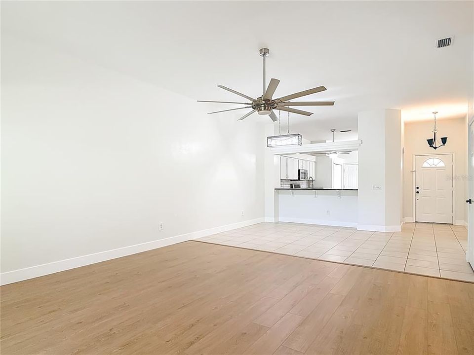 En Venta: $279,900 (2 camas, 2 baños, 1393 Pies cuadrados)