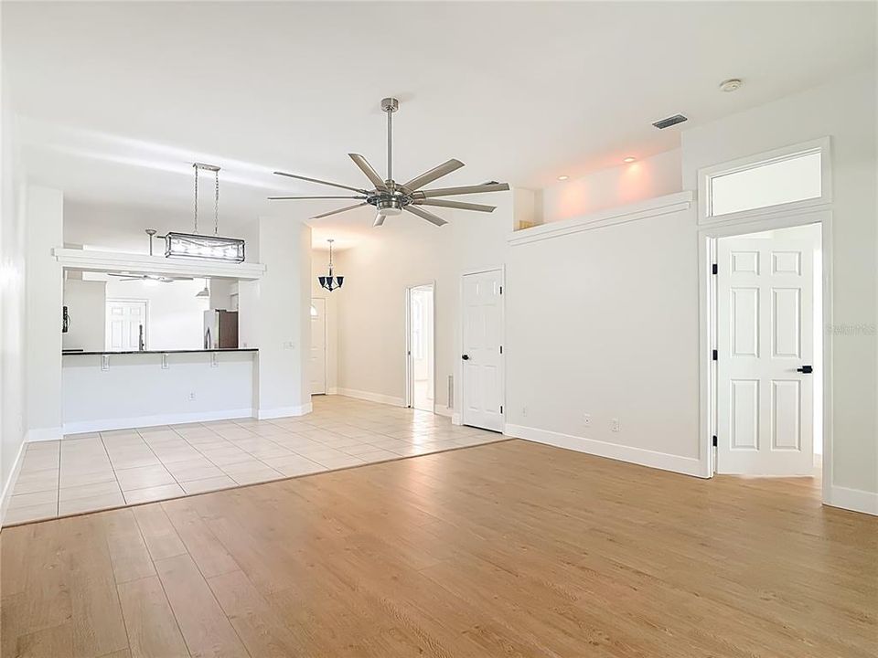 En Venta: $279,900 (2 camas, 2 baños, 1393 Pies cuadrados)