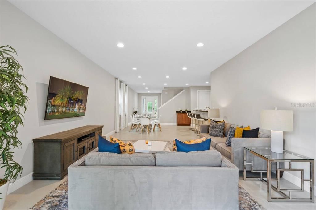 For Sale: $777,000 (6 beds, 6 baths, 3317 Square Feet)