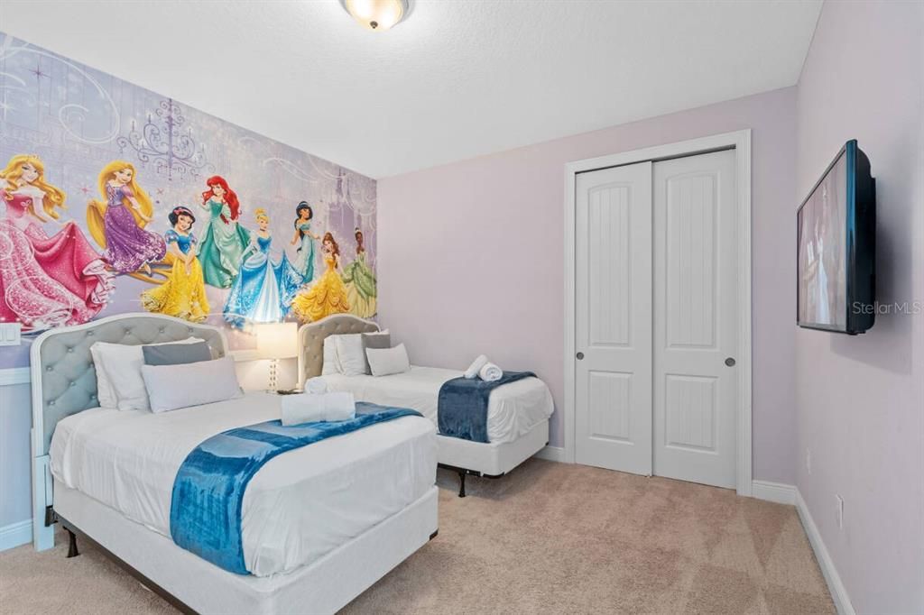 For Sale: $777,000 (6 beds, 6 baths, 3317 Square Feet)