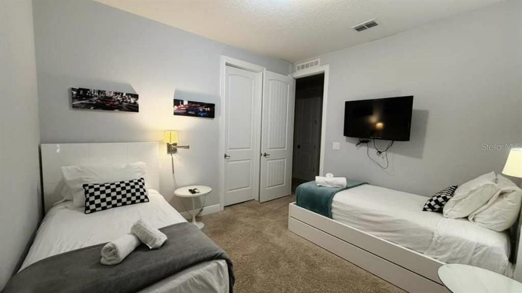 For Sale: $777,000 (6 beds, 6 baths, 3317 Square Feet)