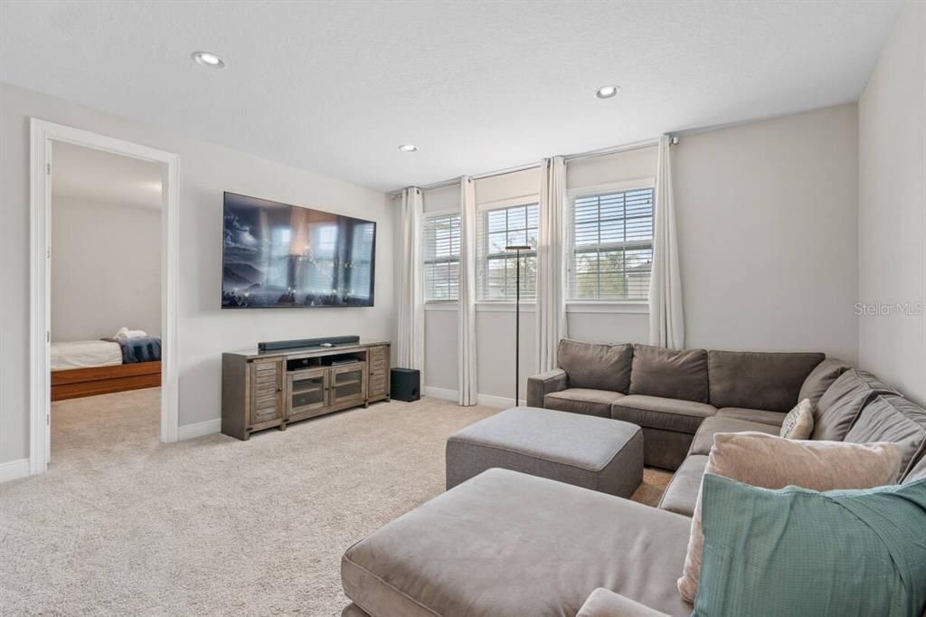 For Sale: $777,000 (6 beds, 6 baths, 3317 Square Feet)