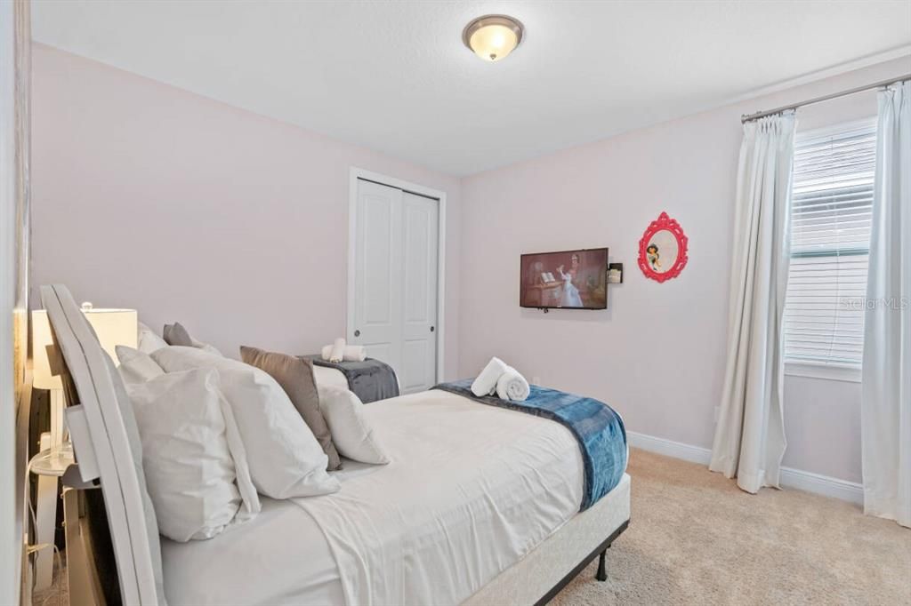 For Sale: $777,000 (6 beds, 6 baths, 3317 Square Feet)