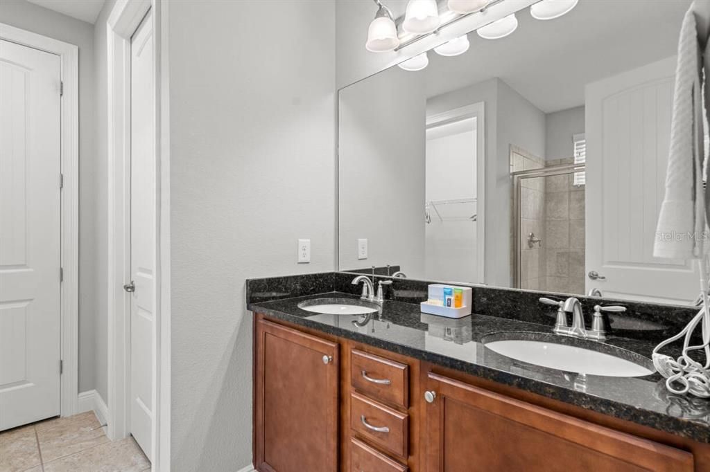 For Sale: $777,000 (6 beds, 6 baths, 3317 Square Feet)