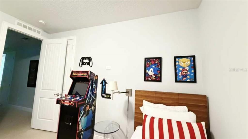 For Sale: $777,000 (6 beds, 6 baths, 3317 Square Feet)