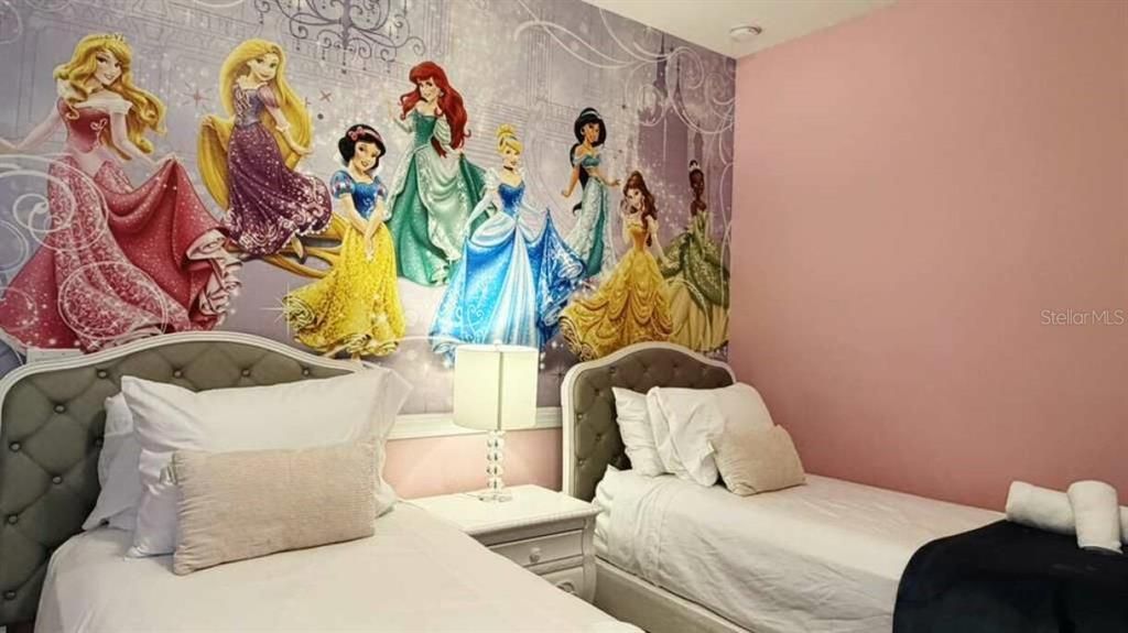 For Sale: $777,000 (6 beds, 6 baths, 3317 Square Feet)