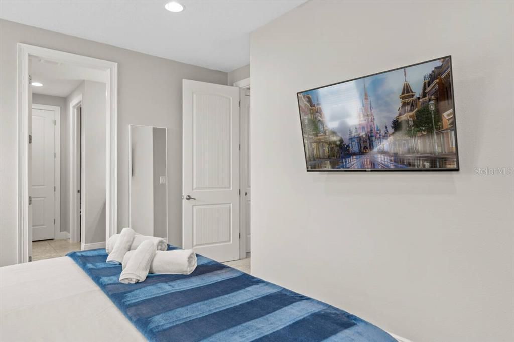 For Sale: $777,000 (6 beds, 6 baths, 3317 Square Feet)